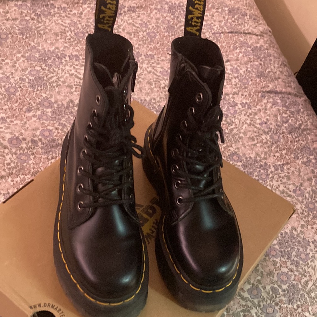 Platform Dr. Martens Boots